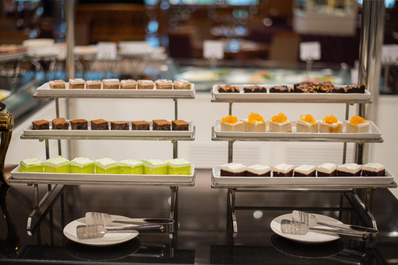 The Empress Premier Chiang Mai - Sha Extra Plus Экстерьер фото A dessert buffet