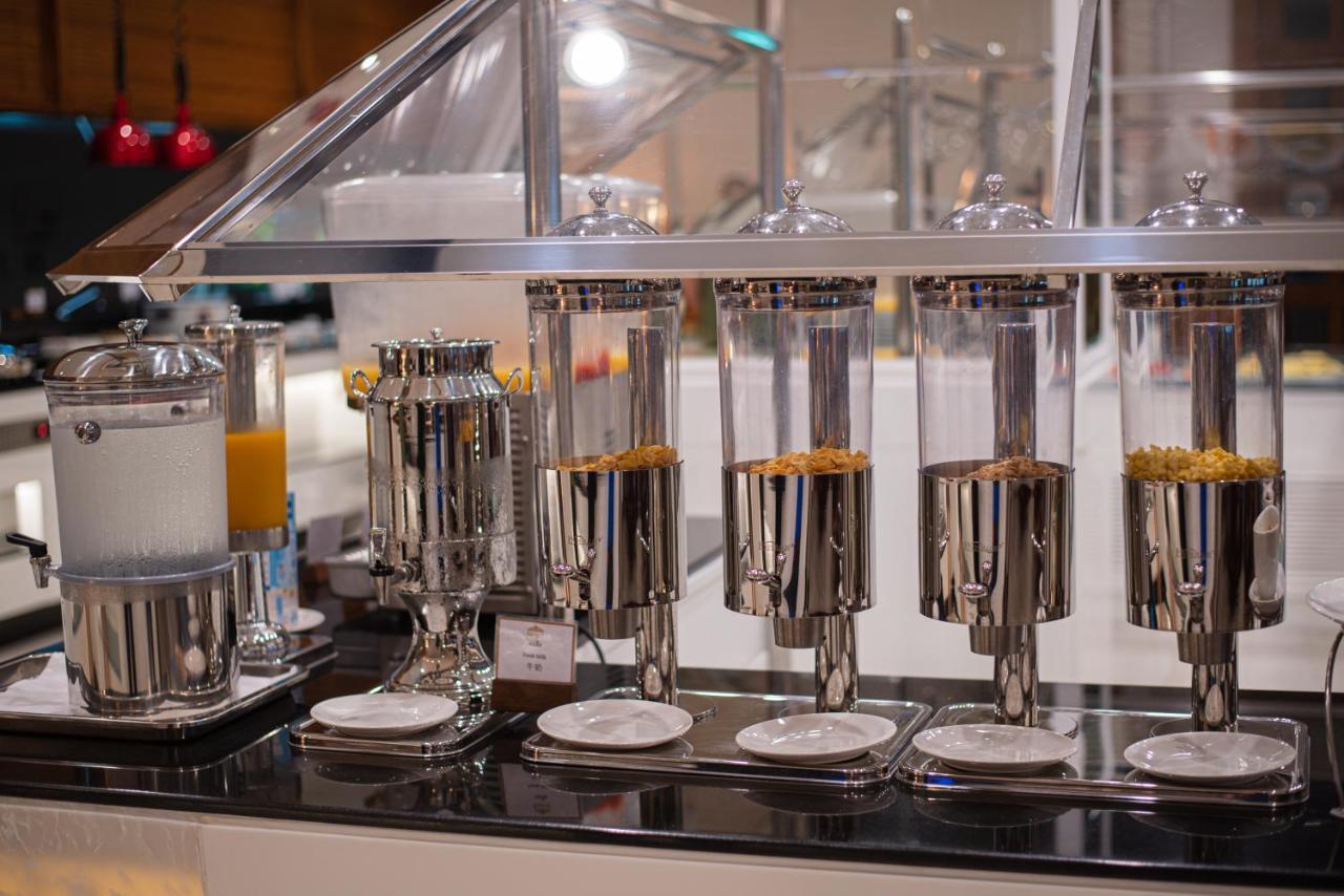 The Empress Premier Chiang Mai - Sha Extra Plus Экстерьер фото Honey dispensers